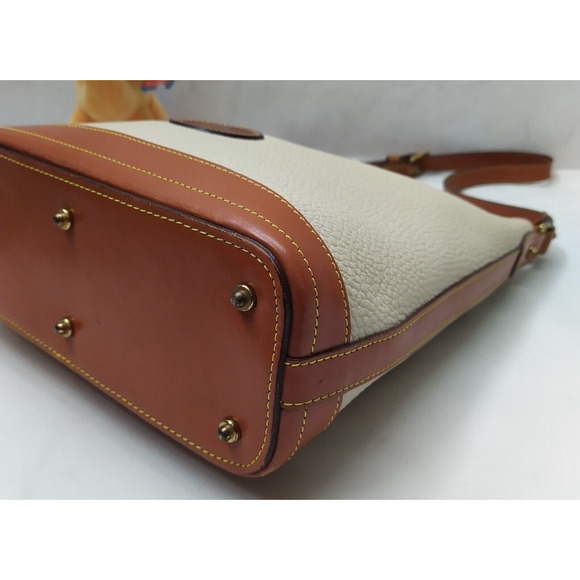 Dooney & Bourke Ivory Pebbled Leather Zipper Shoulder Bag - Vintage Made in USA - Picture 9 of 16